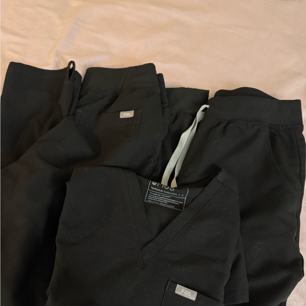 Figs Black Scrubs Bundle